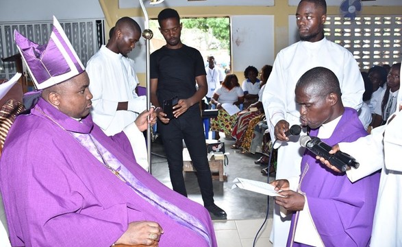 Comunidade de Santos Mártires na Diocese de Cabinda recebe novo pároco