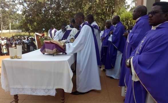 Restos mortais do frei Maiato já repousam no cemitério dos capuchinhos em Camabatela