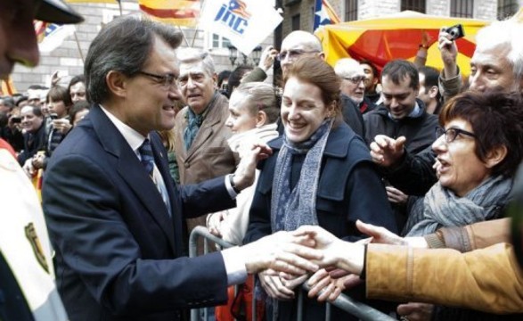 Presidente catalão assume novo mandato defendendo consulta sobre soberania