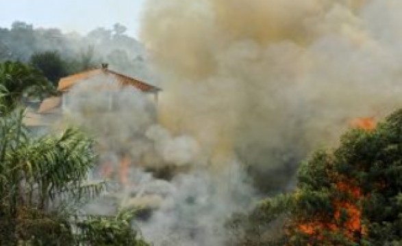 Fogos florestais e incêndio urbano centram preocupações em Madrid