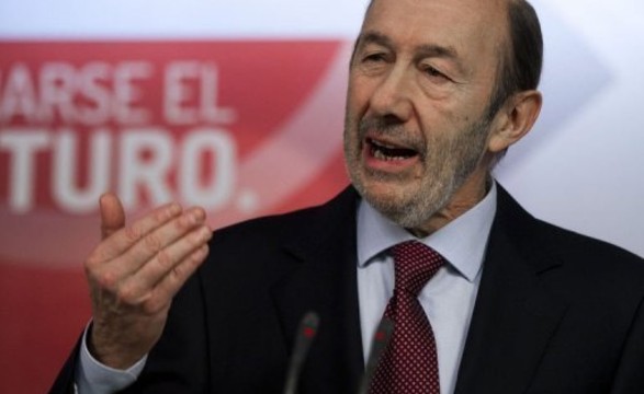 Líder da oposição socialista espanhola pede a renúncia de Rajoy