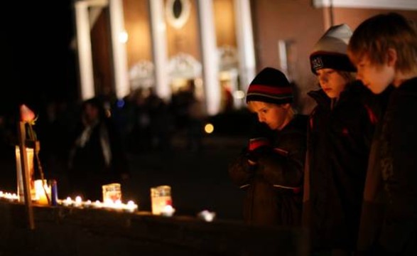 Natal dá a cidade de Connecticut uma pausa do luto