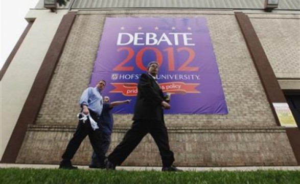 Obama entra pressionado no 2º debate contra Romney
