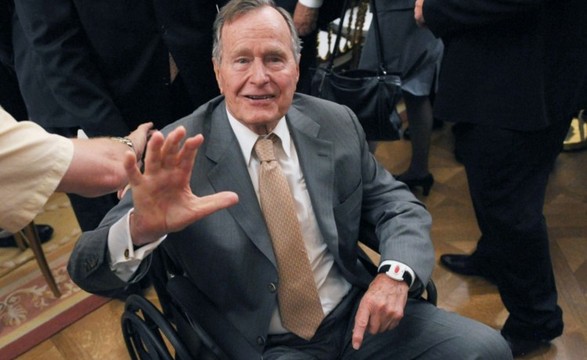 George H. Bush nos cuidados intensivos