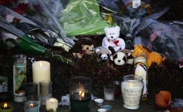 EUA buscam respostas após massacre que enlutou o país