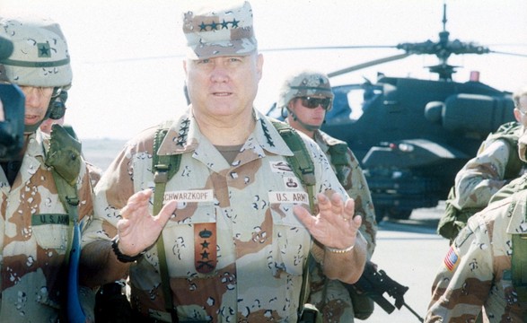 Morreu Norman Schwarzkopf, o general que venceu a primeira Guerra do Golfo