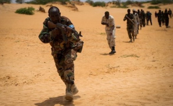 Obama abre caminho para envio de armas à Somália