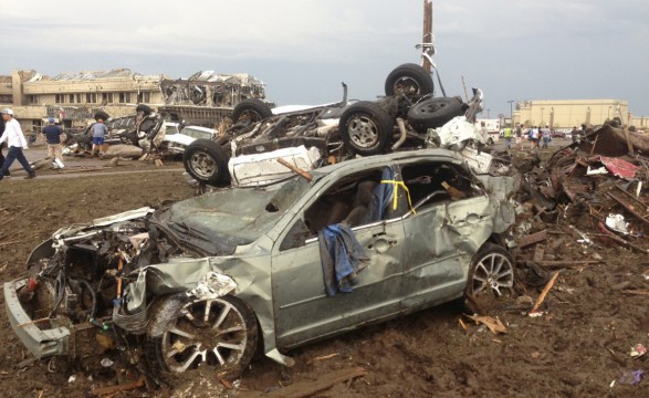 Sobe para 91 mortos número de vítimas do tornado em Oklahoma