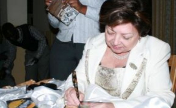Maria Eugenia Neto com nova obra literária