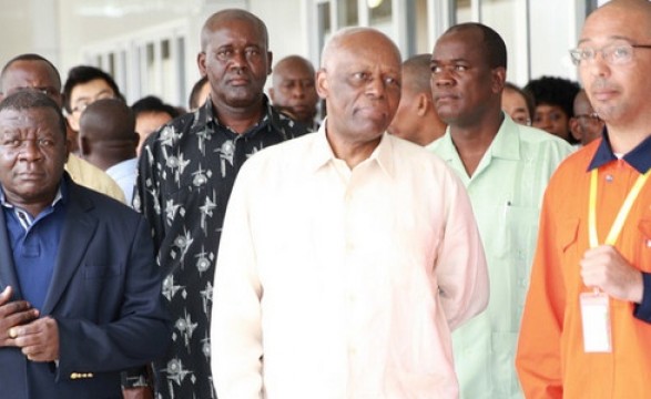 Presidente da república em jornada de campo visita novas fábricas em Luanda