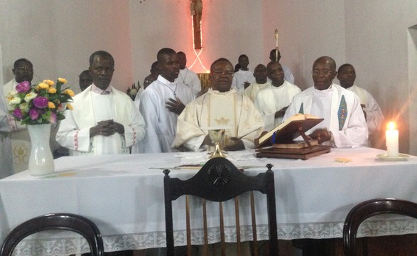 Cristãos de Menongue celebram com missa o dia diocese