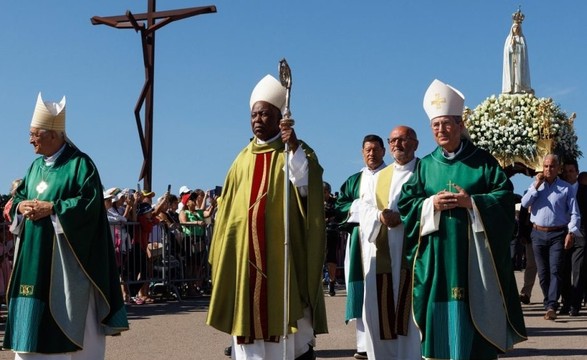 Dom Filomeno presidiu em Portugal a missa de encerramento da peregrinação ao Santuário de Nªsrª de Fátima