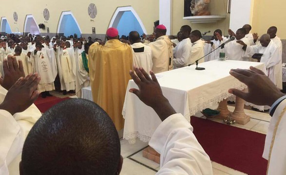 A igreja é na totalidade um povo sacerdotal