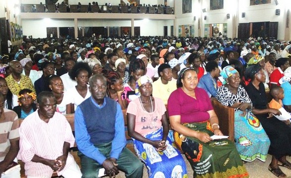 Fiéis em Ndalatando satisfeitos com a nova Paróquia Nossa Senhora Rainha da Paz