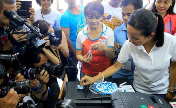 Filipinos votam para escolher novo presidente