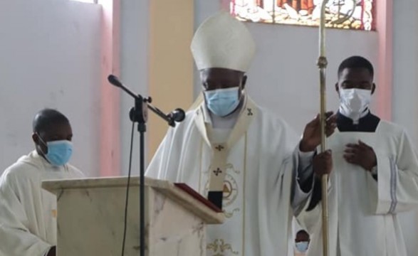 Arcebispo de Luanda exorta fiéis a irem ao encontro de Deus para adorá-lo com a sua fé