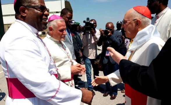 Cardeal Filoni constata realidade da igreja em Angola