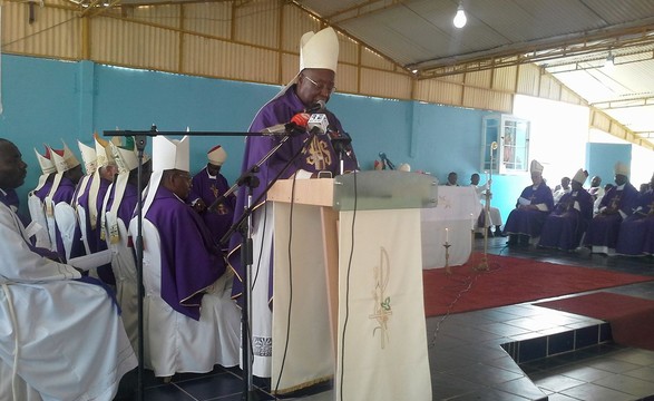 Bispos da CEAST celebram Eucariatia do IVº Domingo da Quaresma com fiéis do Namibe