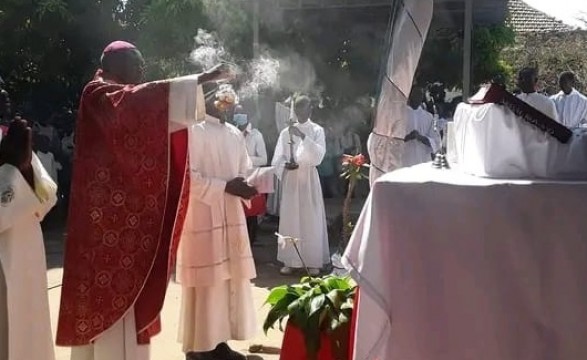 Condição sacramental dos Pais não deve impedir a recepção do baptismo das crianças