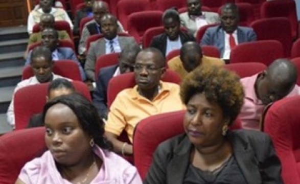 Relatório lançado em Luanda conclui que mulheres representam 0,1% nos conselhos administrativos