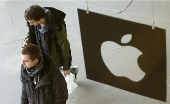 Assaltantes invadem loja da Apple em Paris