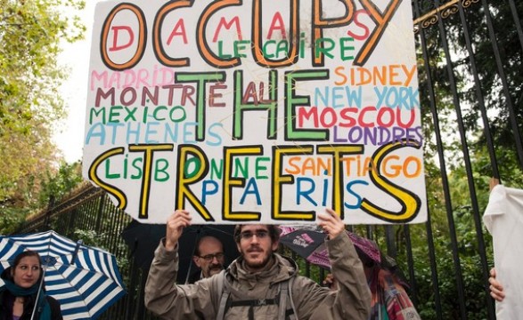 Centenas de manifestantes em Paris contra 