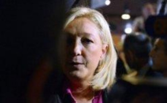 Marine Le Pen acusa François Hollande de ceder aos fundamentalistas