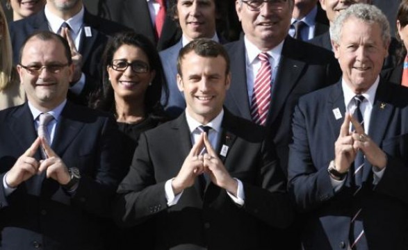 A França espera novo Governo 