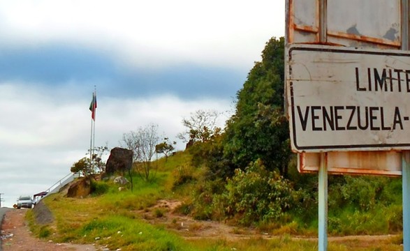 Venezuela fecha fronteira com Brasil alegando contrabando 