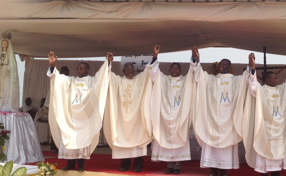 4 Jovens deram o sim a vida sacerdotal na diocese do Sumbe