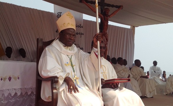 “Esqueço o que esta para atrás e avanço para frente” lema de Dom Kiala na ordenação Sacerdotal