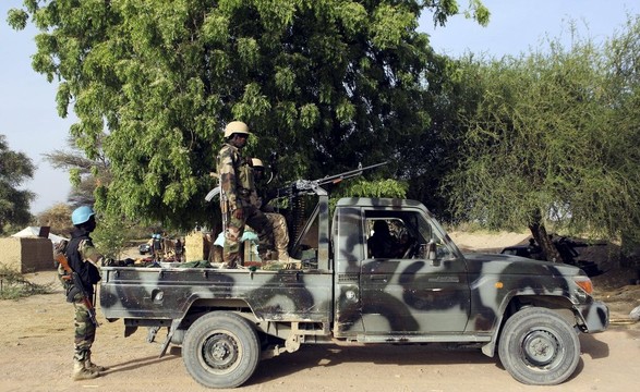  Forças Senegalesas ameaçam invadir Gâmbia caso presidente recusa deixar o poder 