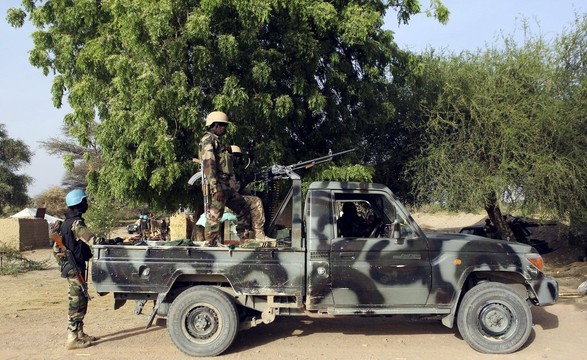 Forças Senegalesas ameaçam invadir Gâmbia caso presidente recusa deixar o poder