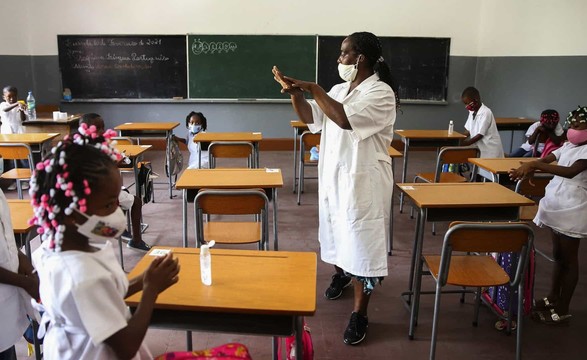 Homens do giz a 40 dias sem salários