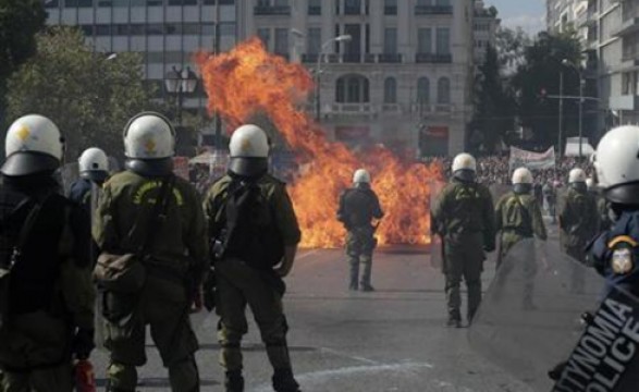 Grevistas gregos protestam contra austeridade