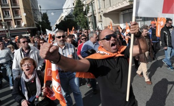 Milhares de manifestantes começam a juntar-se em Atenas contra orçamento do estado