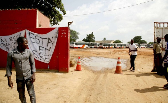 Greve parcial paralisa 60 autocarros da TCUL