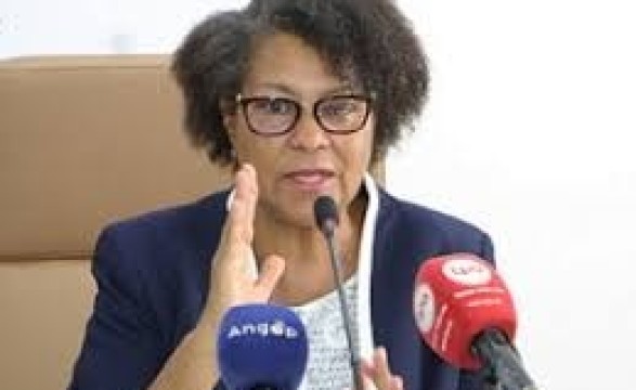 Ministra da educação minimiza fuga de jovens