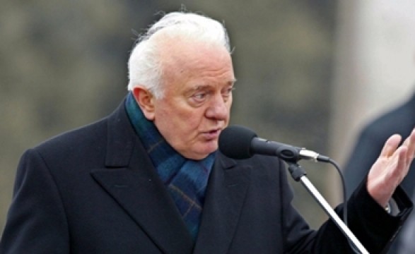 Morreu Shevardnadze, um dos obreiros do fim da Guerra Fria 