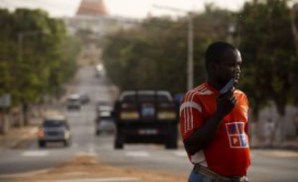 Distúrbios em Bissau provocam um morto e dezenas de viaturas queimadas