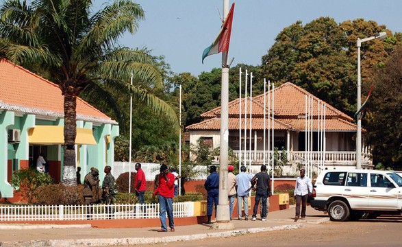 Governo de transição guineense considera 