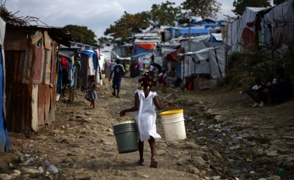 360 mil desalojados do sismo do Haiti ainda vivem em campos