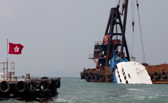 Naufrágio faz 36 mortos em Hong Kong