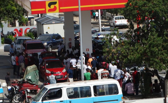 Escassez de combustível na província da Huíla, compromete actividade de táxi