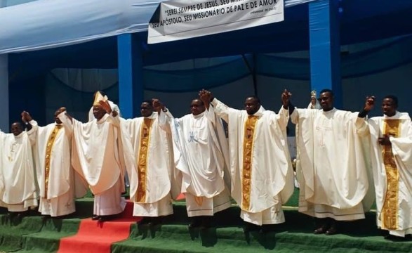 Dois filhos da Diocese do Uíje, da Congregação Teresiana, ordenados sacerdotes em Luanda