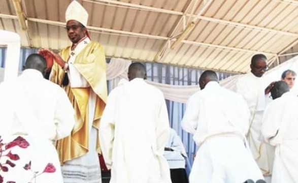 Seis novos sacerdotes, reforçam obra de evangelização, na diocese do Lwena