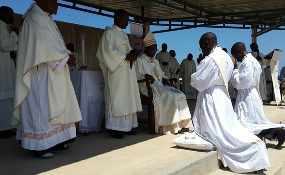 “O padre em comunhão com o seu bispo é ecónomos das graças de Deus”