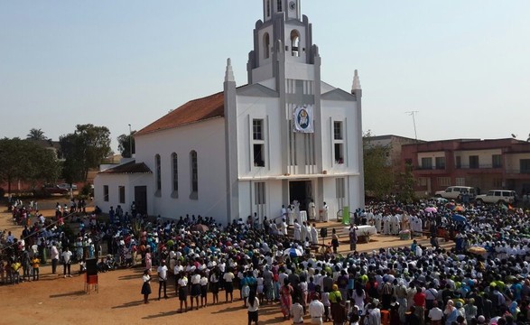 Paróquia Santa Isabel sempre foi adulta na Fé, afirma Dom Luzizila