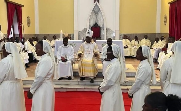 Congregação das Irmãs da Caridade em festa com o sim de 6 madres