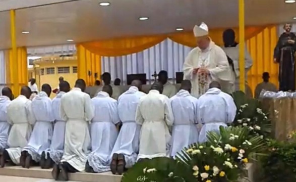 Representante do Papa em Angola testemunha ordenações Diaconais e abertura do Seminário de Filosofia de Viana